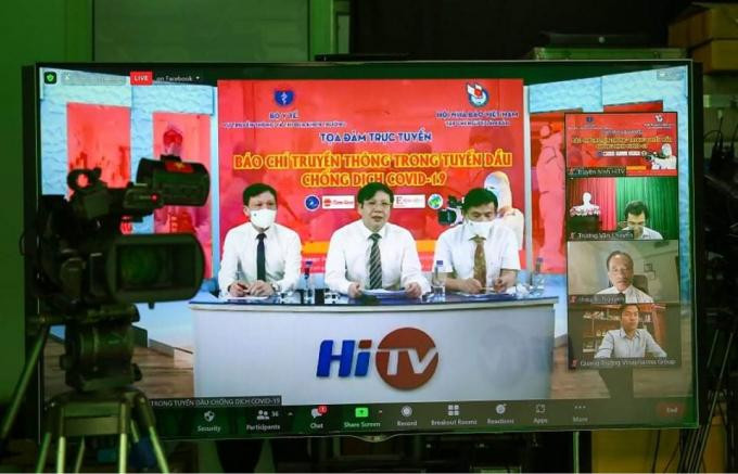 Nhà báo Hồ Quang Lợi – Phó Chủ tịch Thường trực Hội Nhà báo Việt Nam cùng các đại biểu chủ trì buổi tọa đàm trực tuyến. Ảnh: Sơn Hải