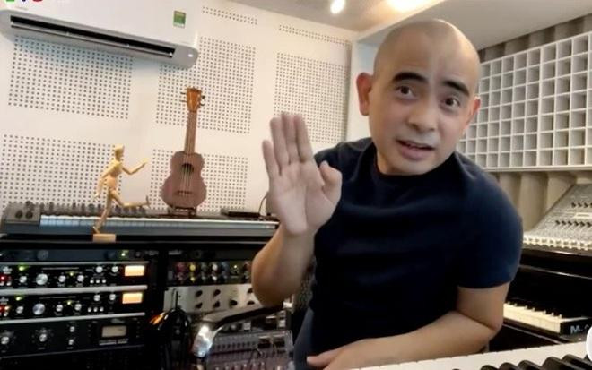 Nhạc sĩ Đức Trí kể những kỉ niệm hài hước giữa anh và Hồ Ngọc Hà. Nhạc sĩ Đức Trí kể những kỉ niệm hài hước giữa anh và Hồ Ngọc Hà.