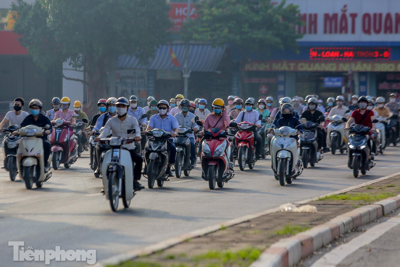 Theo Chỉ thị số 22 của UBND TP Hà Nội, từ 6h ngày 21/9, Hà Nội không áp dụng quy tắc phân vùng; không kiểm soát giấy đi đường đối với các tổ chức, cá nhân và doanh nghiệp di chuyển trong địa bàn thành phố.