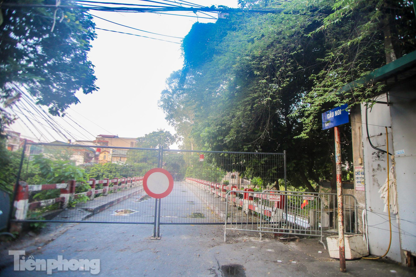 Hình ảnh ghi nhận tại cầu Cầu Noi (phường Cổ Nhuế 2, quận Bắc Từ Liêm). Hình ảnh ghi nhận tại cầu Cầu Noi (phường Cổ Nhuế 2, quận Bắc Từ Liêm).