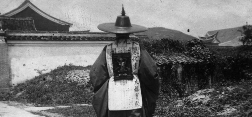 Đàn ông Triều Tiên lúc bấy giờ chỉ mặc đồ truyền thống khi đi ra ngoài 