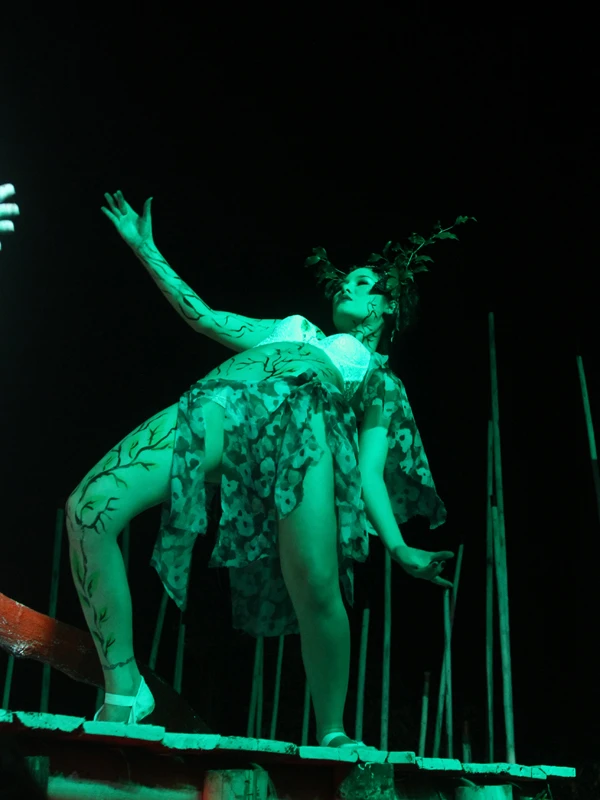 Màu xanh bắt đầu 