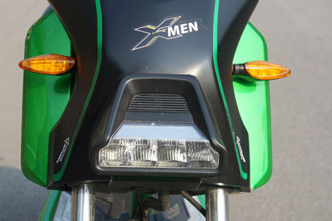 Đèn và xi-nhan phía trước