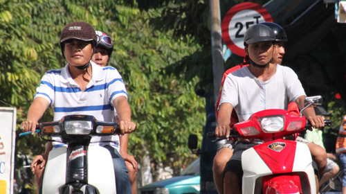 Các hiệp sĩ đều có việc làm. Sau giờ làm họ thường rong ruổi trên đường để sẵn sàng ra tay nghĩa hiệp Ảnh: Hoàng Anh (Tuổi Trẻ)