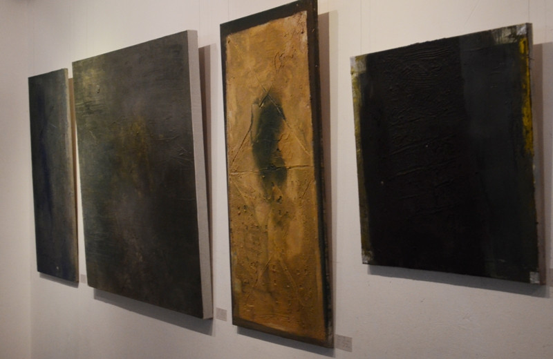 Các tác phẩm được vẽ trên chất liệu khác nhau, tùy thuộc vào sở thích của mỗi người