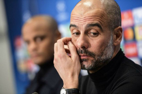 CĐV Man Utd 'ném đá' Guardiola vì nói dối ảnh 1