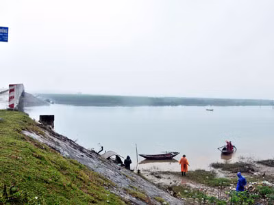 Cầu Thạch Đồng nơi chị Nguyễn Thị Loan tự tử. Ảnh: Cẩm Kỳ. Cầu Thạch Đồng nơi chị Nguyễn Thị Loan tự tử Ảnh: Cẩm Kỳ