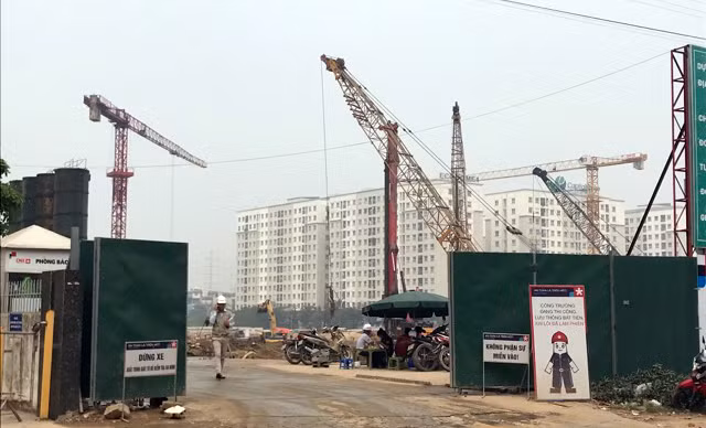 Giữa Thủ đô, nhà xã hội chưa mở bán đã rầm rộ thu tiền 'chênh' ảnh 1