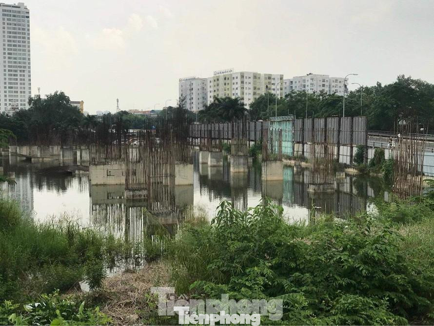 Dự án chung cư Vạn Hưng Phát dừng thi công từ năm 2011.