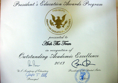 Bằng khen có chữ ký của Tổng thống Mỹ Obama tặng cho Anh Thơ.. Bằng khen có chữ ký của Tổng thống Mỹ Obama tặng cho Anh Thơ.