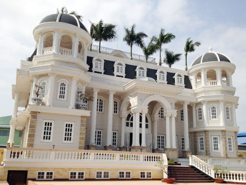 Khu dinh thự sang trọng của đại gia thủy sản nợ 1.600 tỷ đồng ở Sóc Trăng. Ảnh: Duy Khang