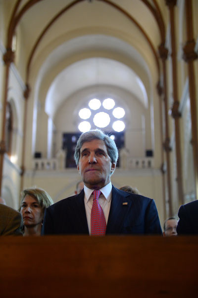 ...và tham dự thánh lễ trong khoảng 1 tiếng