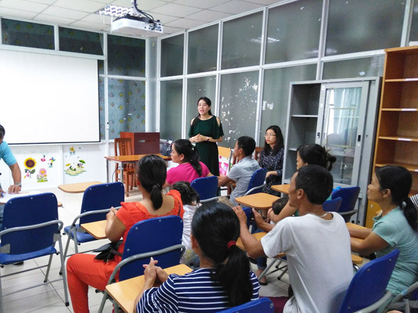 Trao máy hỗ trợ điều trị và thăm bệnh nhi hoả hoạn cạnh Bệnh viện Nhi ảnh 2