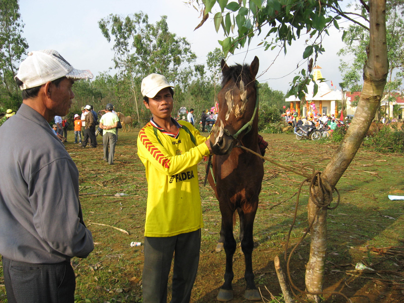 Anh Nguyễn Thành Trung bên 