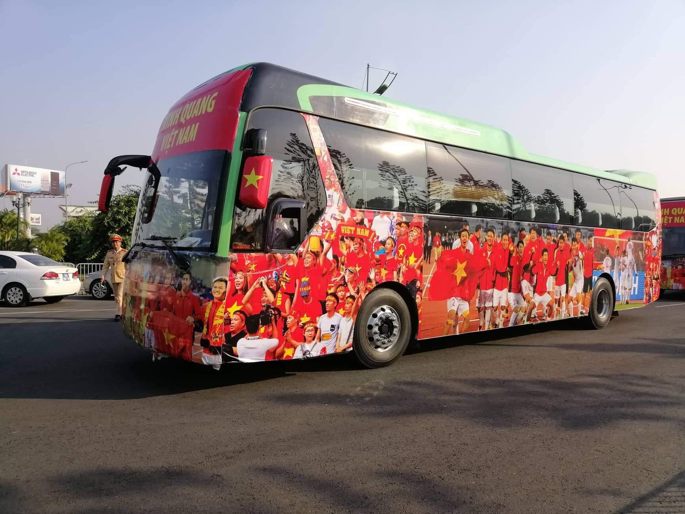 Các nhà vô địch SEA Games về đến Hà Nội ảnh 61