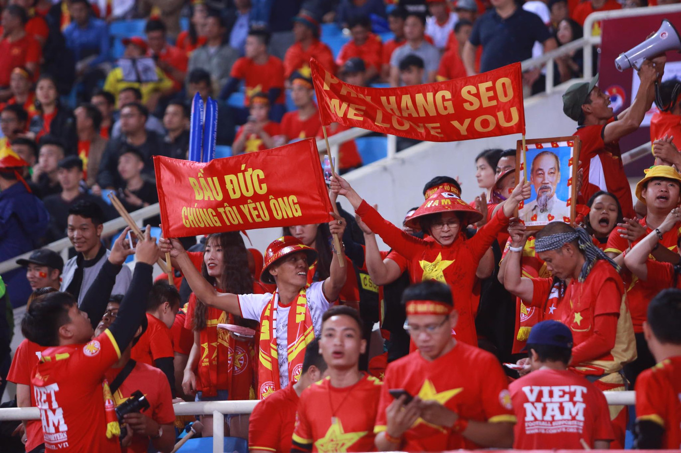 Đánh bại UAE, tuyển Việt Nam lên đầu bảng ảnh 19