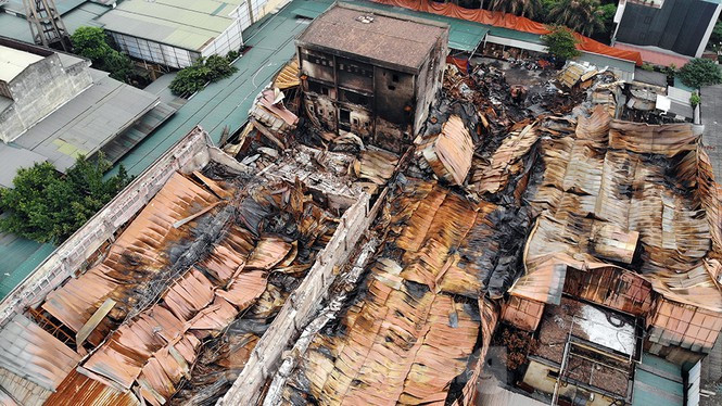 Nhà xưởng công ty Rạng Đông cháy do chập điện bóng đèn ảnh 10