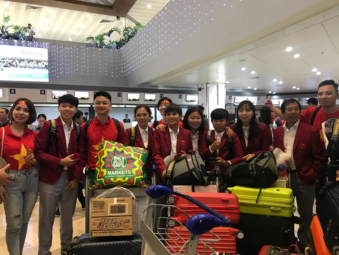 Các nhà vô địch SEA Games về đến Hà Nội ảnh 72