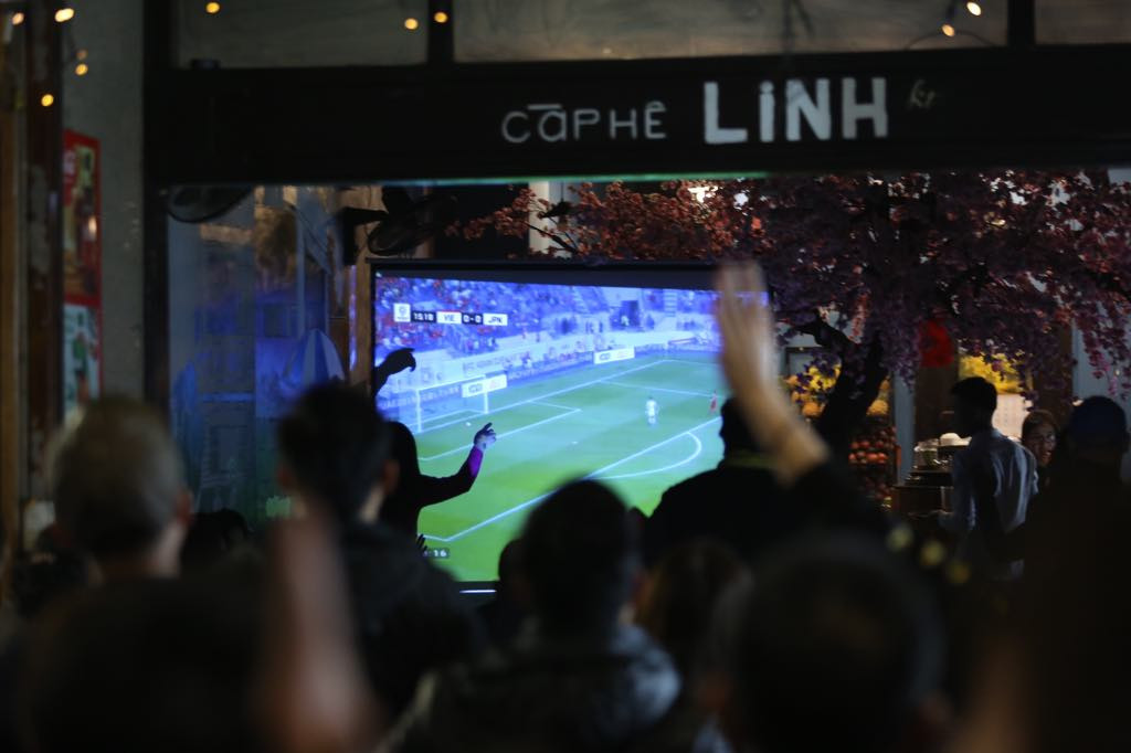 'Đại gia' đeo hàng chục kg vàng cổ vũ tuyển Việt Nam ảnh 3