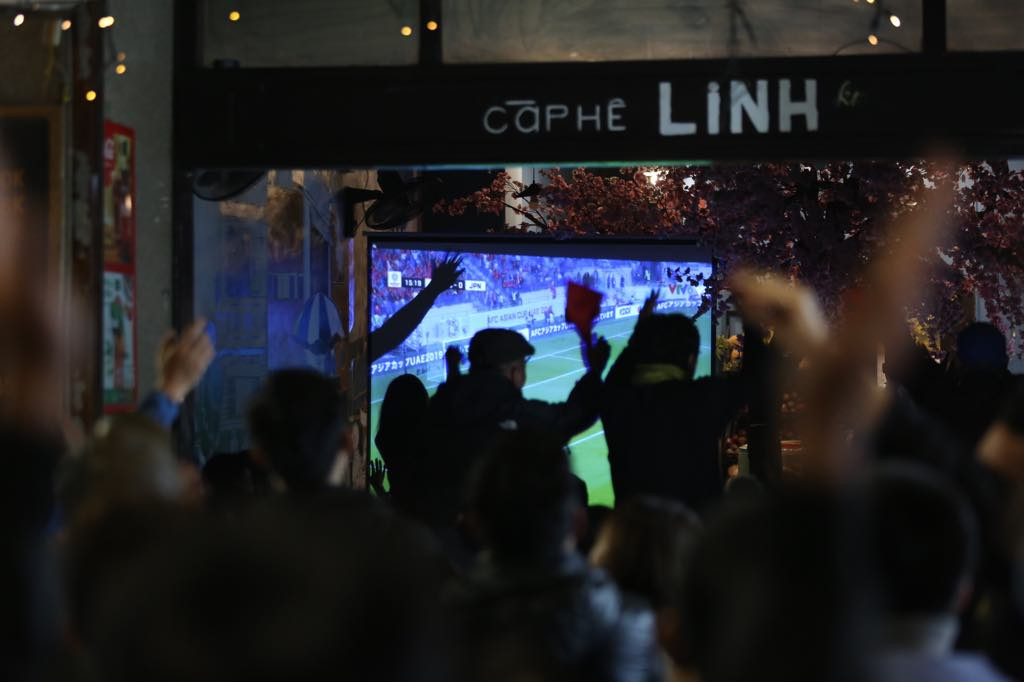 'Đại gia' đeo hàng chục kg vàng cổ vũ tuyển Việt Nam ảnh 4