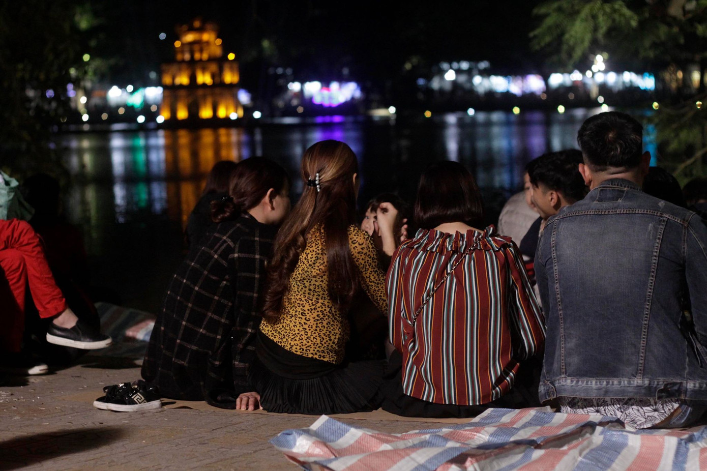 Pháo hoa rực sáng bầu trời chào đón năm mới Kỷ Hợi ảnh 29