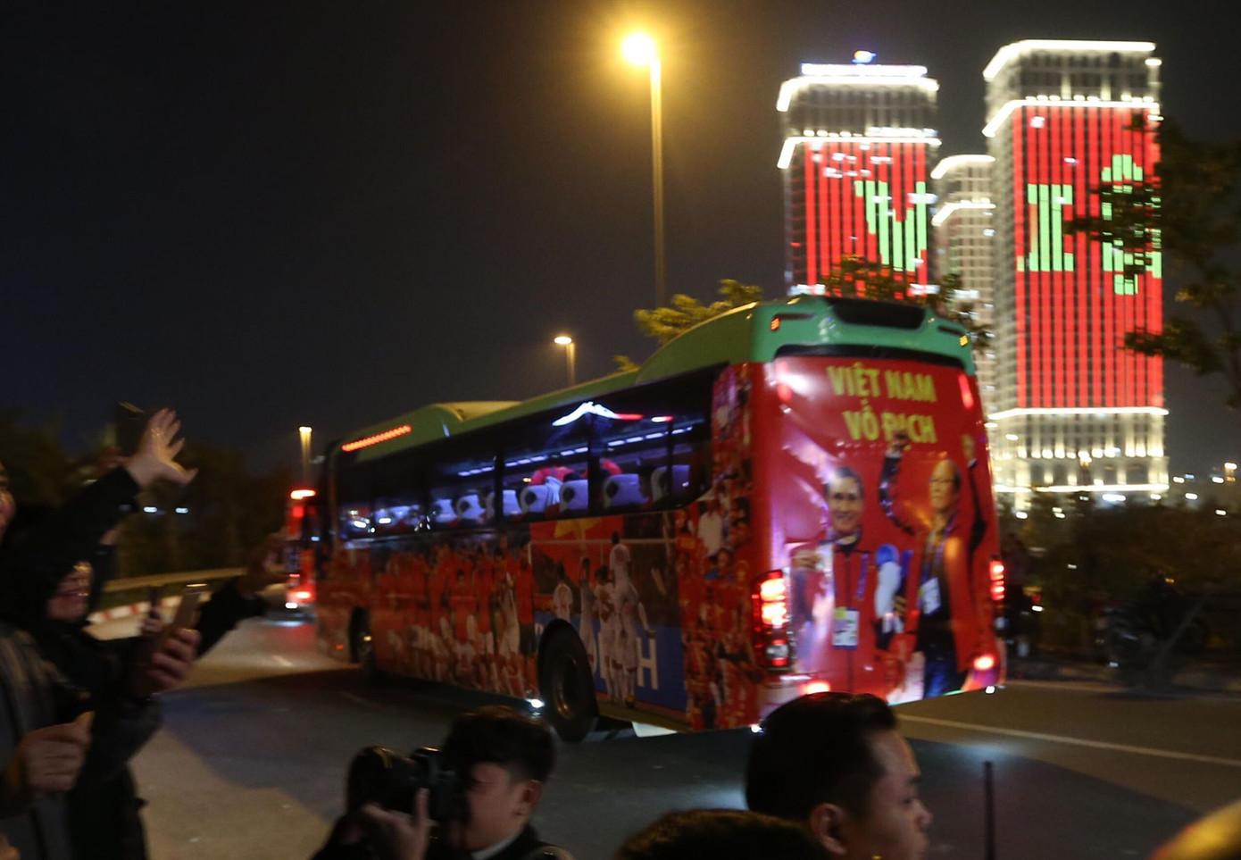 Các nhà vô địch SEA Games về đến Hà Nội ảnh 3