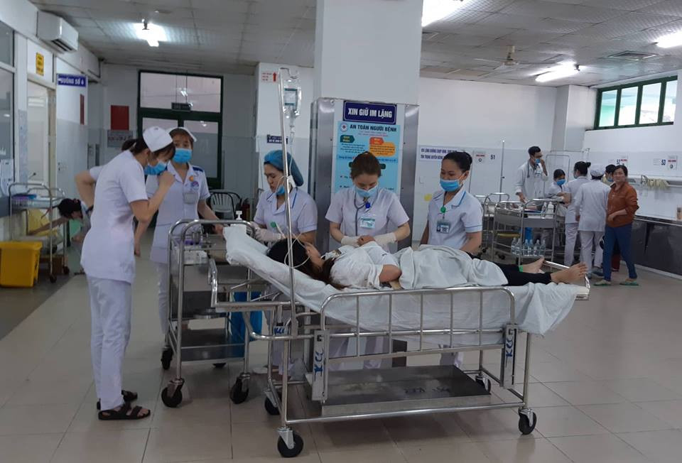 Xe chở hàng chục sinh viên rơi xuống vực sâu khi vượt đèo Hải Vân ảnh 12