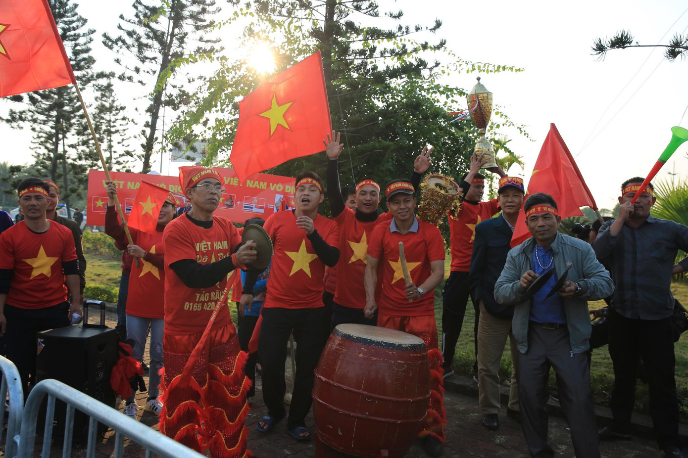 Các nhà vô địch SEA Games về đến Hà Nội ảnh 46