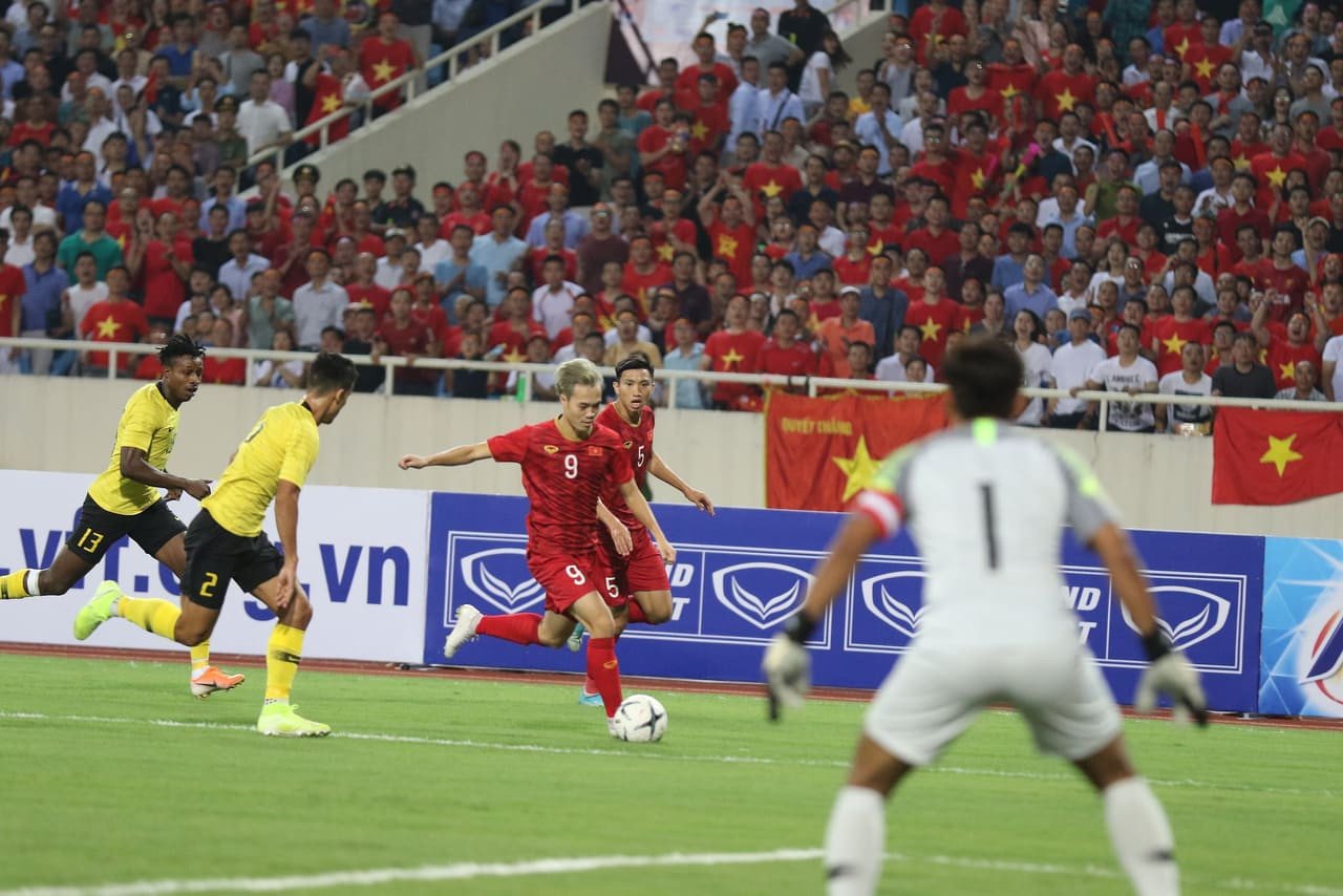 Quang Hải lập công, Việt Nam đánh bại Malaysia ảnh 23