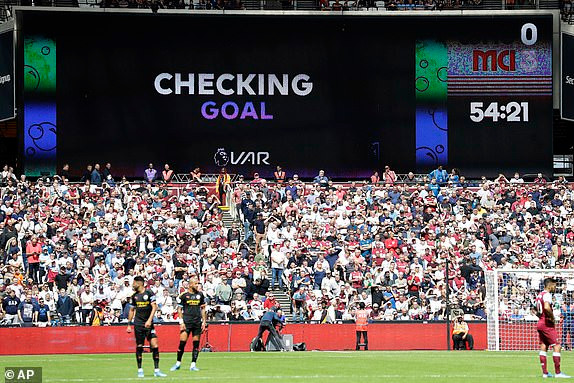 Sterling lập hat-trick, Man City vùi dập West Ham ảnh 10