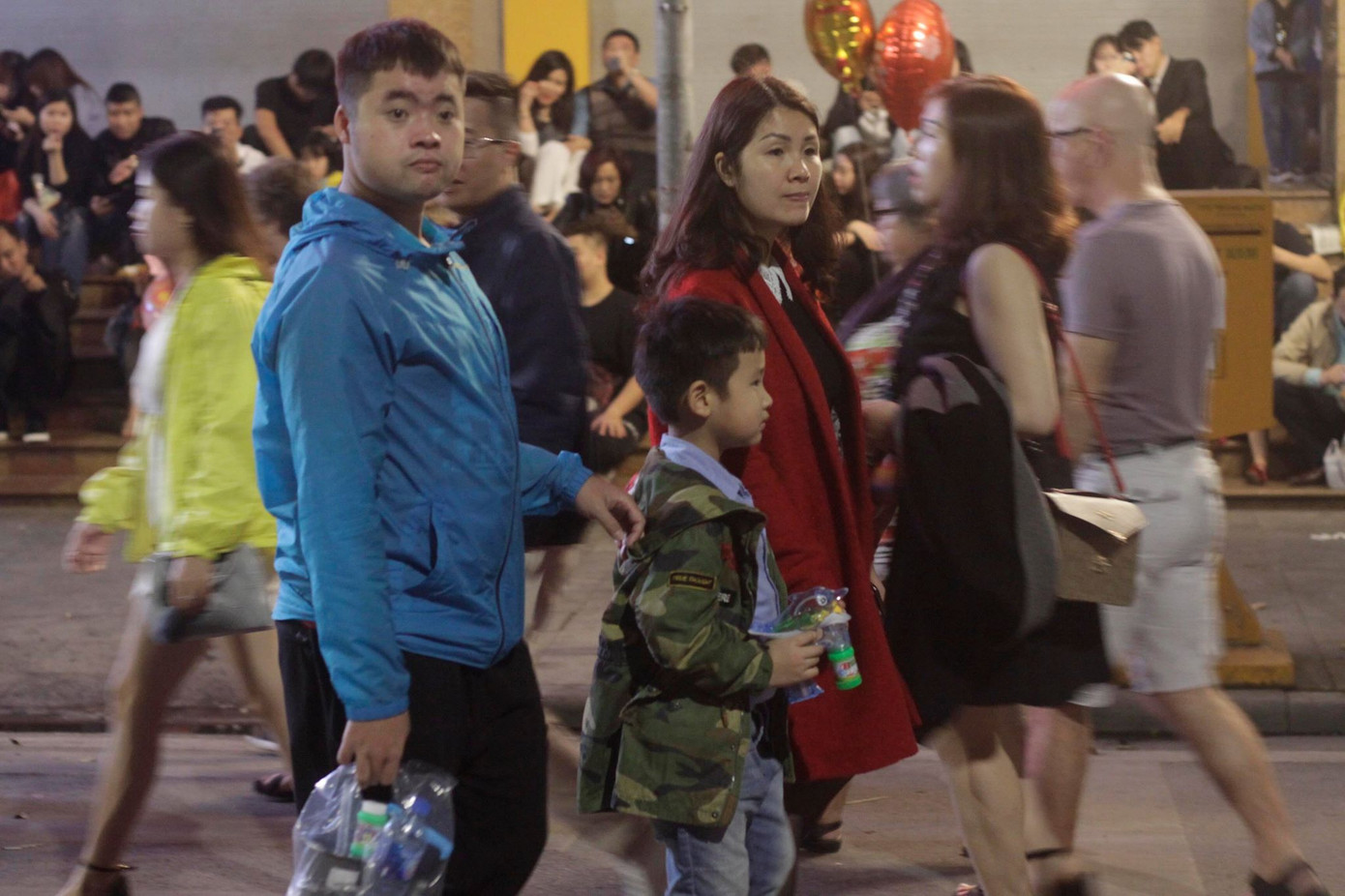 Pháo hoa rực sáng bầu trời chào đón năm mới Kỷ Hợi ảnh 25