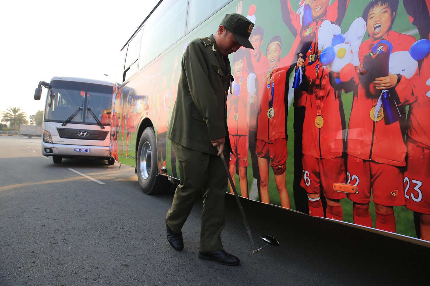 Các nhà vô địch SEA Games về đến Hà Nội ảnh 52