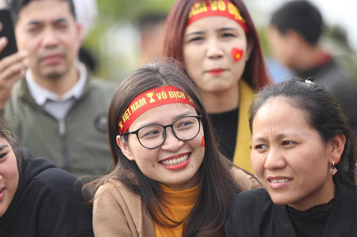 Đội tuyển Việt Nam về tới sân bay Nội Bài ảnh 14