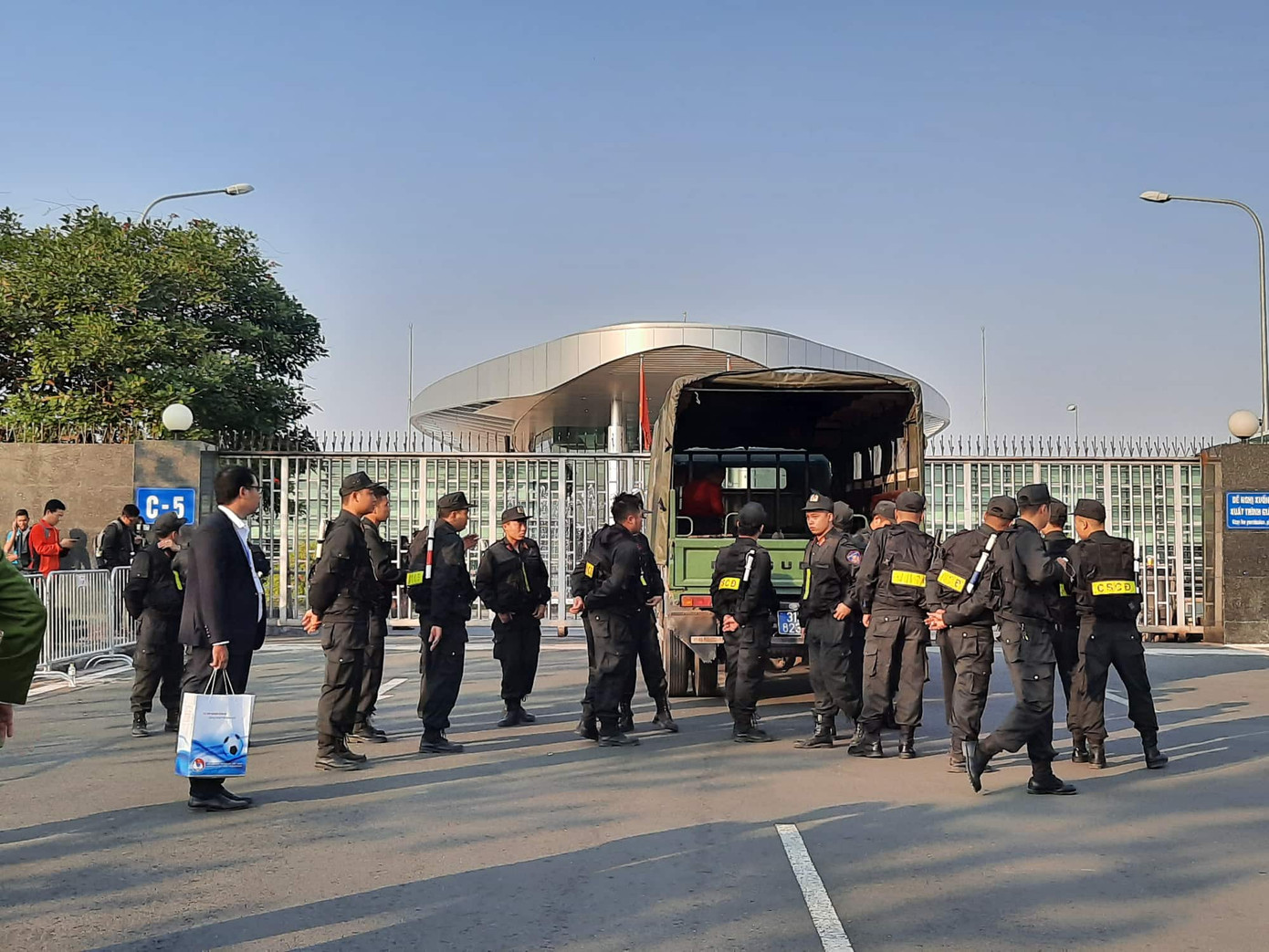 Các nhà vô địch SEA Games về đến Hà Nội ảnh 51