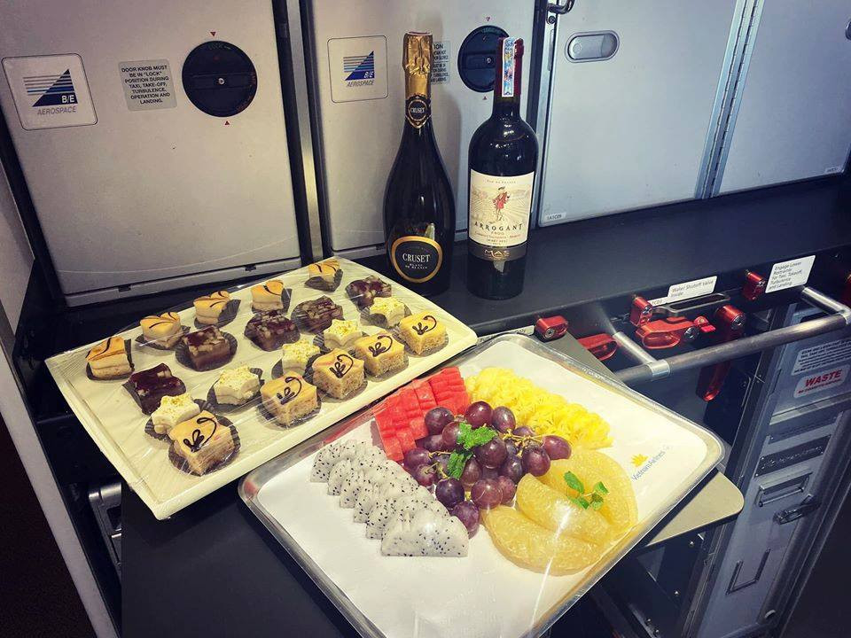 Các nhà vô địch SEA Games về đến Hà Nội ảnh 27