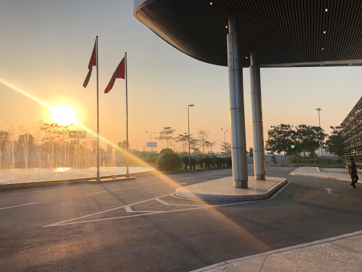 Các nhà vô địch SEA Games về đến Hà Nội ảnh 34