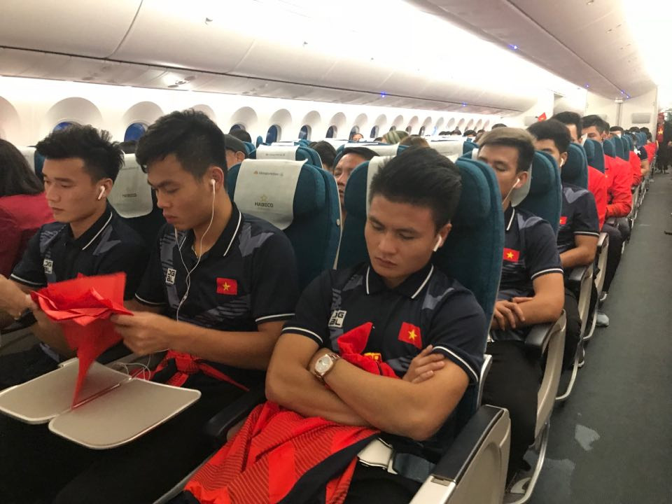 Các nhà vô địch SEA Games về đến Hà Nội ảnh 54