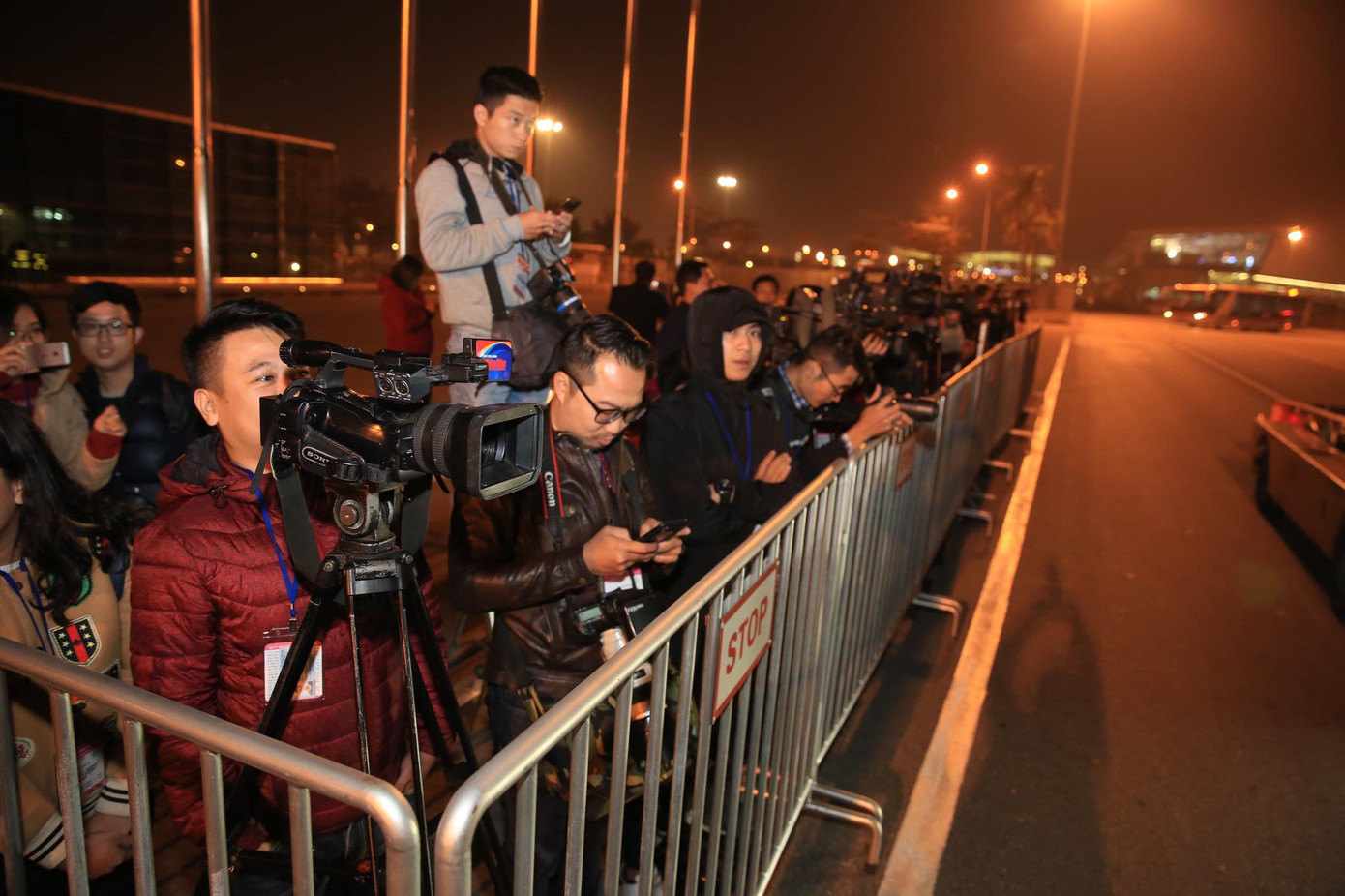 Các nhà vô địch SEA Games về đến Hà Nội ảnh 19