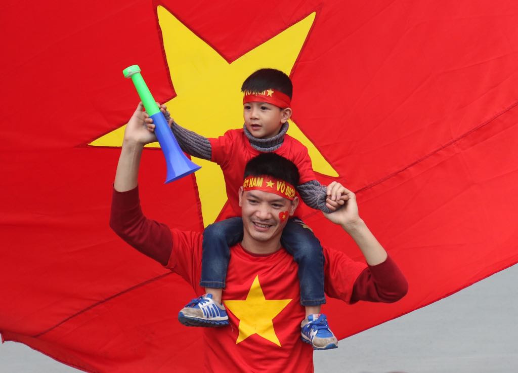 Đội tuyển Việt Nam về tới sân bay Nội Bài ảnh 31