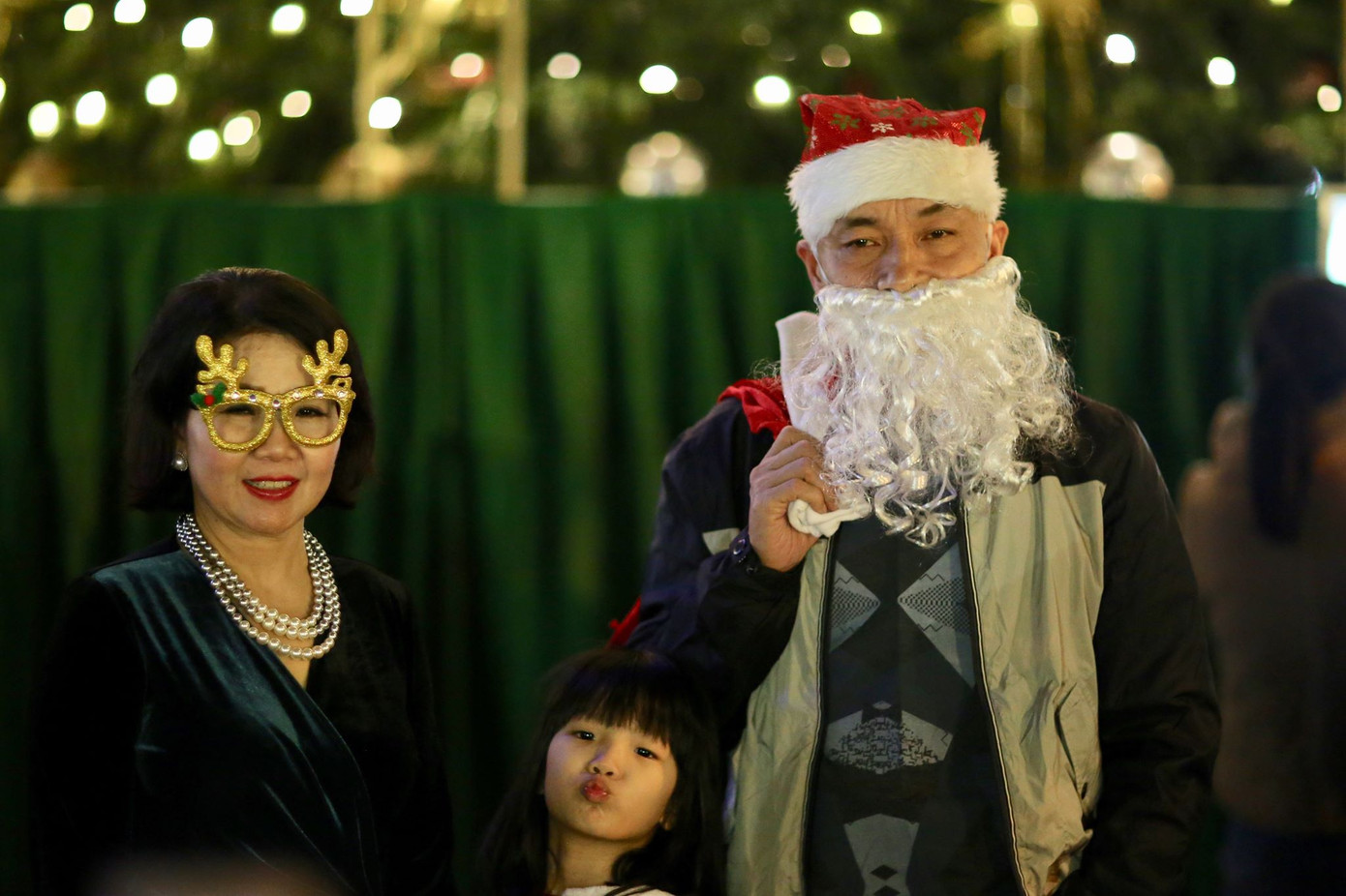Người dân Hà Nội, TPHCM và nhiều thành phố đón Giáng sinh ảnh 6