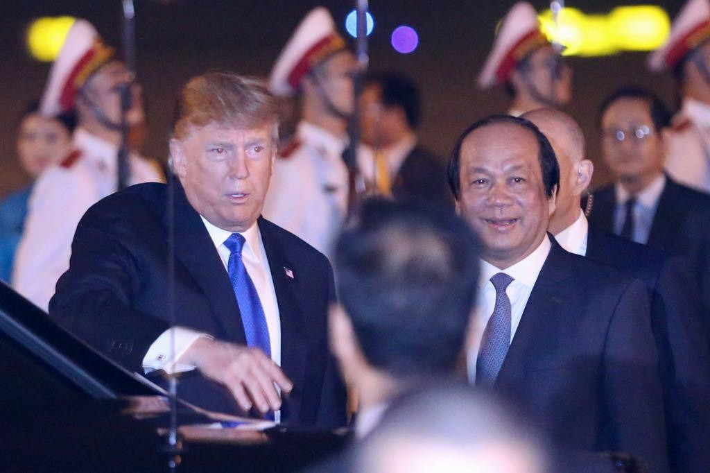 Đoàn xe Tổng thống Mỹ Trump về khách sạn JW Marriott ảnh 9