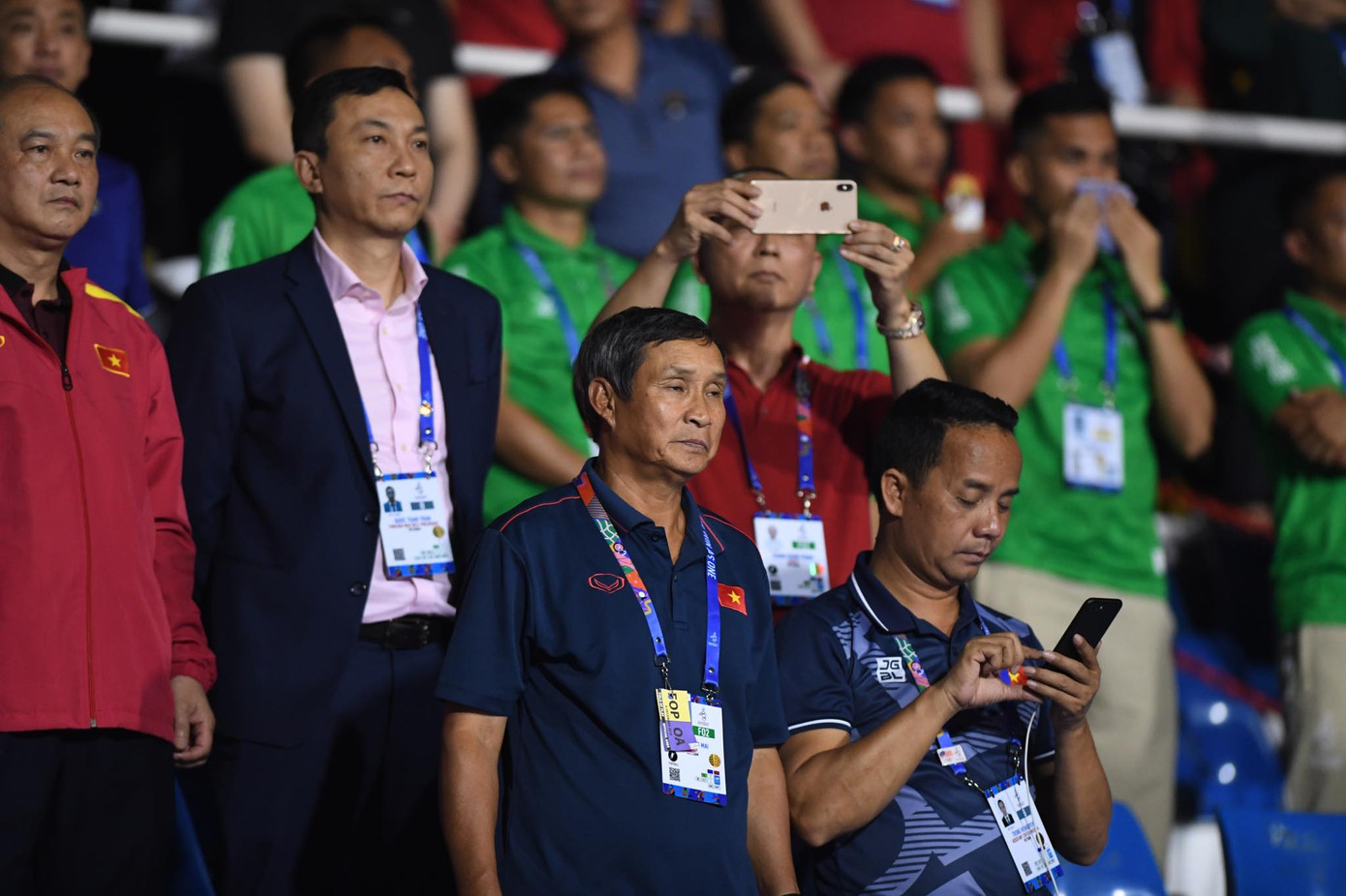 Triệu cổ động viên hò reo ăn mừng U22 Việt Nam vô địch SEA Games 30 ảnh 38