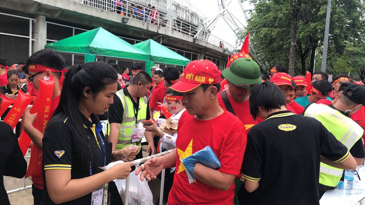 HLV Park Hang Seo lĩnh thẻ, tuyển Việt Nam chia điểm với Thái Lan ảnh 9