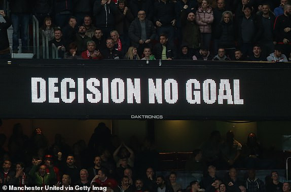 VAR 2 lần trợ giúp, M.U vẫn không thắng được Liverpool ảnh 11