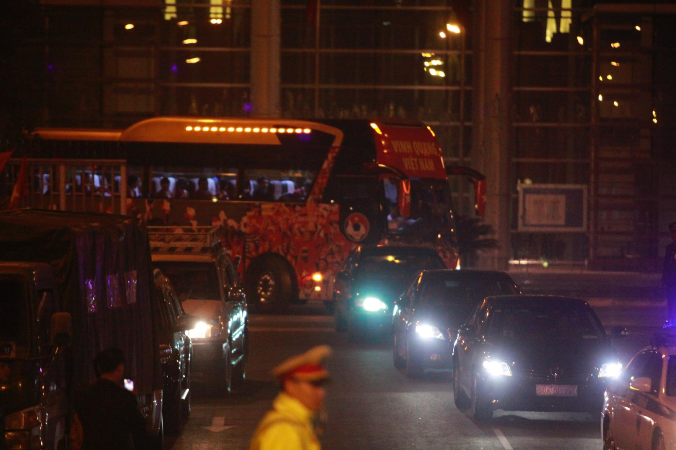 Các nhà vô địch SEA Games về đến Hà Nội ảnh 7