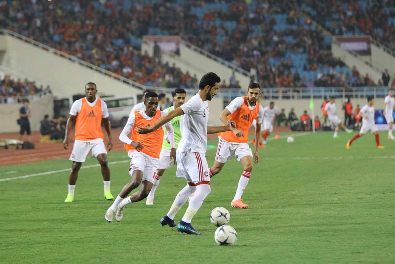 Đánh bại UAE, tuyển Việt Nam lên đầu bảng ảnh 23