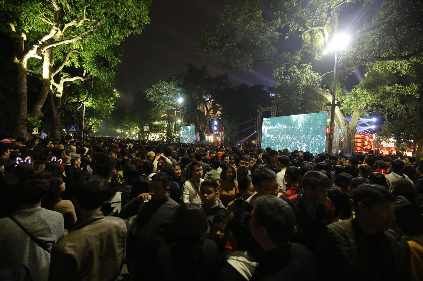 Pháo hoa rực sáng đón năm mới 2020 ảnh 11