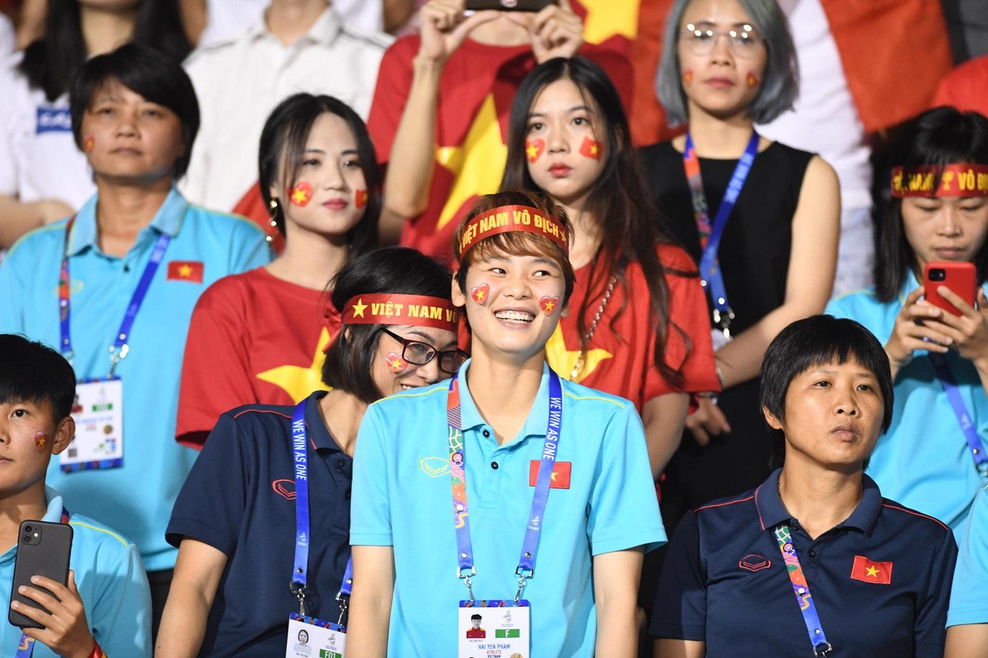 Triệu cổ động viên hò reo ăn mừng U22 Việt Nam vô địch SEA Games 30 ảnh 39