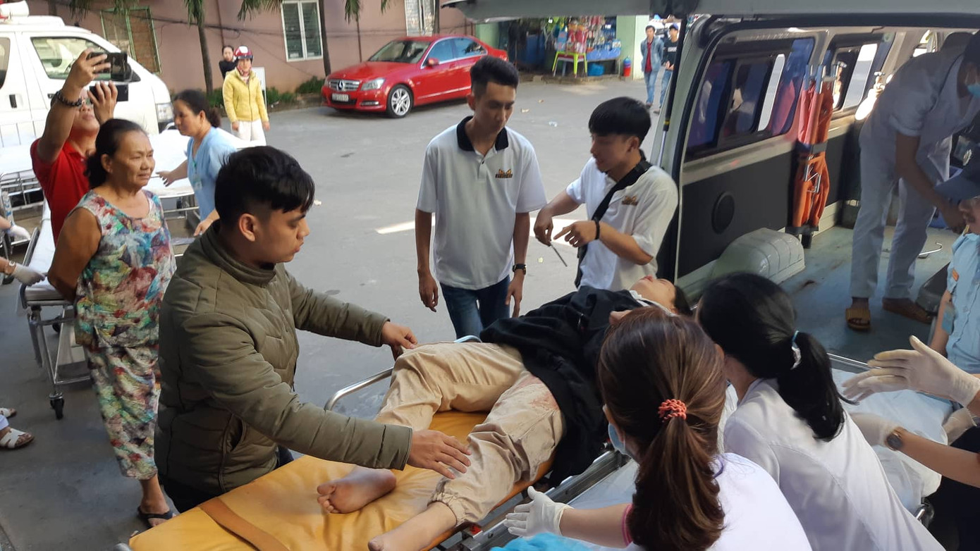 Xe chở hàng chục sinh viên rơi xuống vực sâu khi vượt đèo Hải Vân ảnh 18