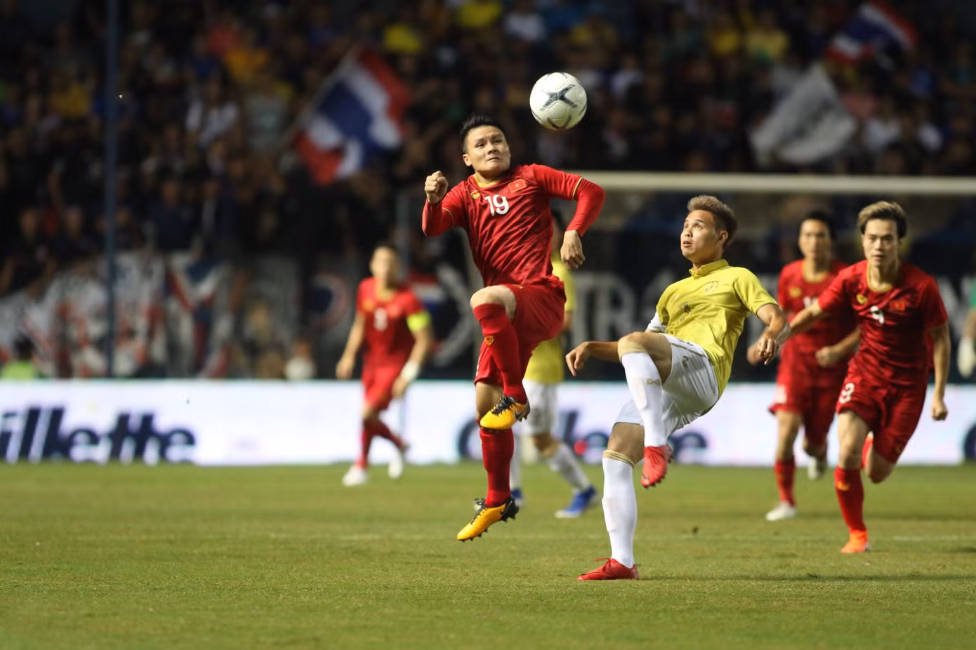 Anh Đức ghi bàn phút bù giờ, tuyển Việt Nam hạ Thái Lan vào chung kết King's Cup ảnh 15